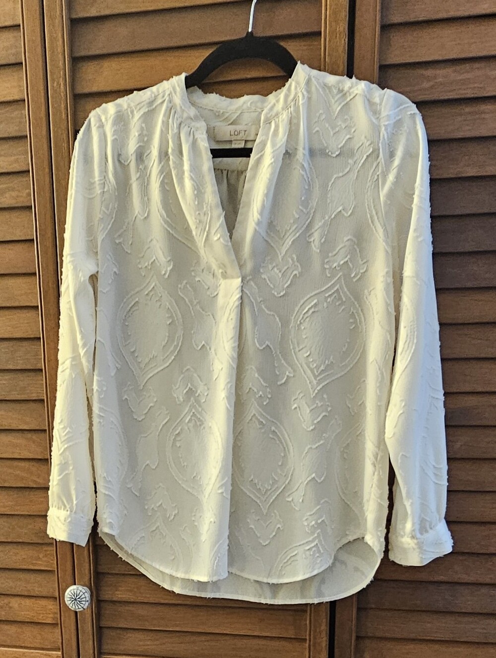 LOFT Ivory Cream Textured Jacquard V-Neck Blouse - XSP